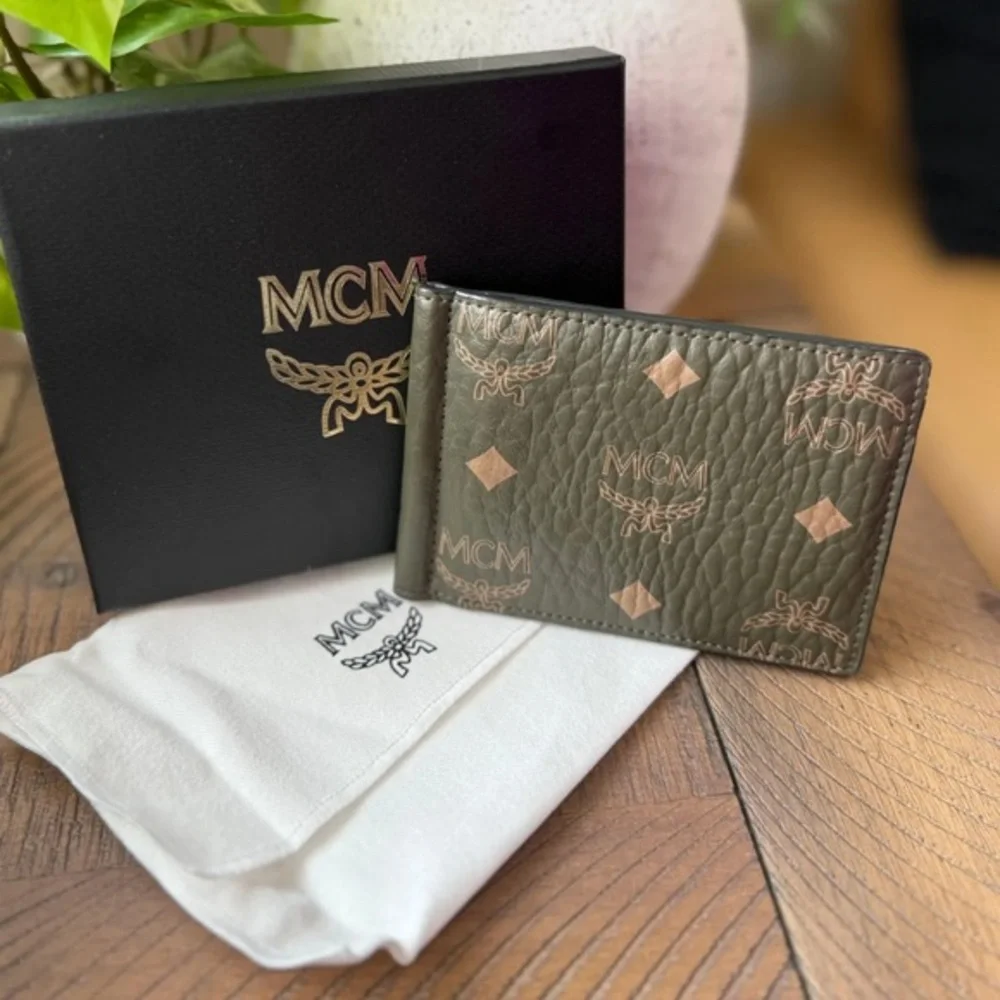 ❗️SOLD❗️MCM Green Leather Visetos Bifold with Money Clip - Picture 1 of 13